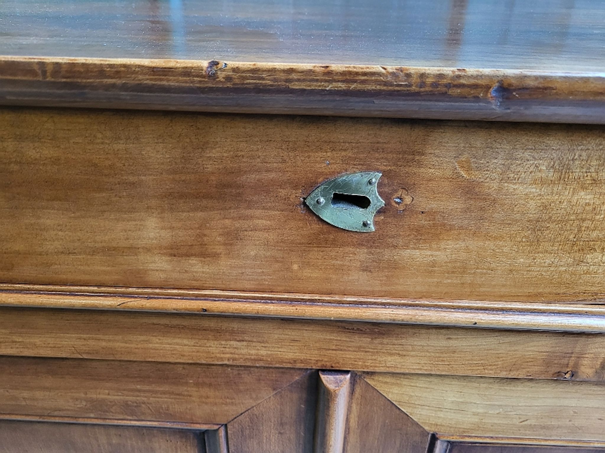 Bahut 2 doors 1 drawer louis philippe in blond walnut of the XlX th century
