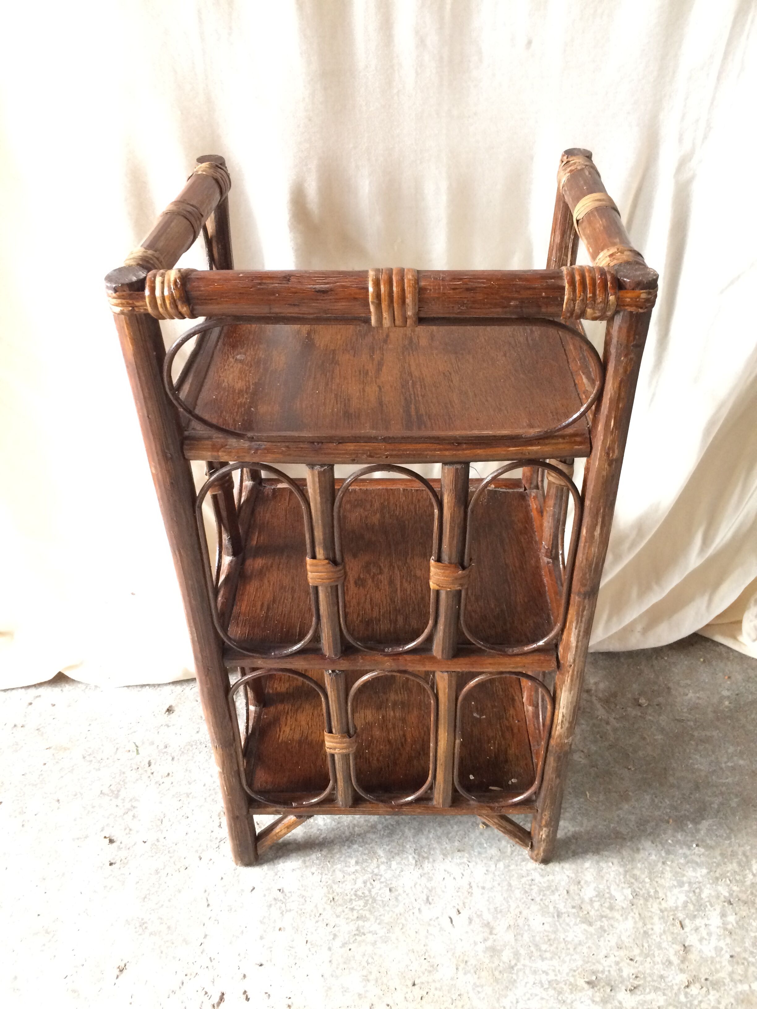 Old Sellette Tablet 3 Vintage Rotin Shelves