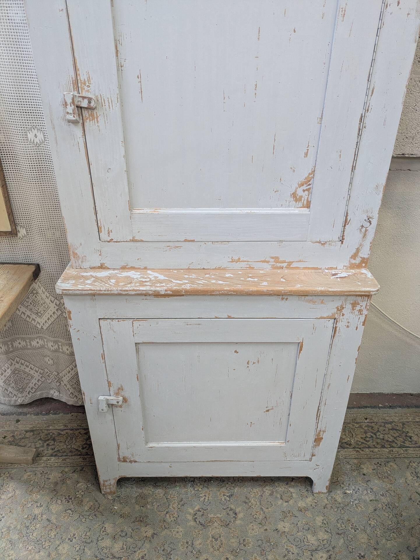 Buffet with two patinated bodies