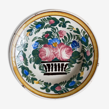 Decorative plate with flowers from eastern countries