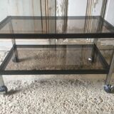 Table basse en métal et verres fumés