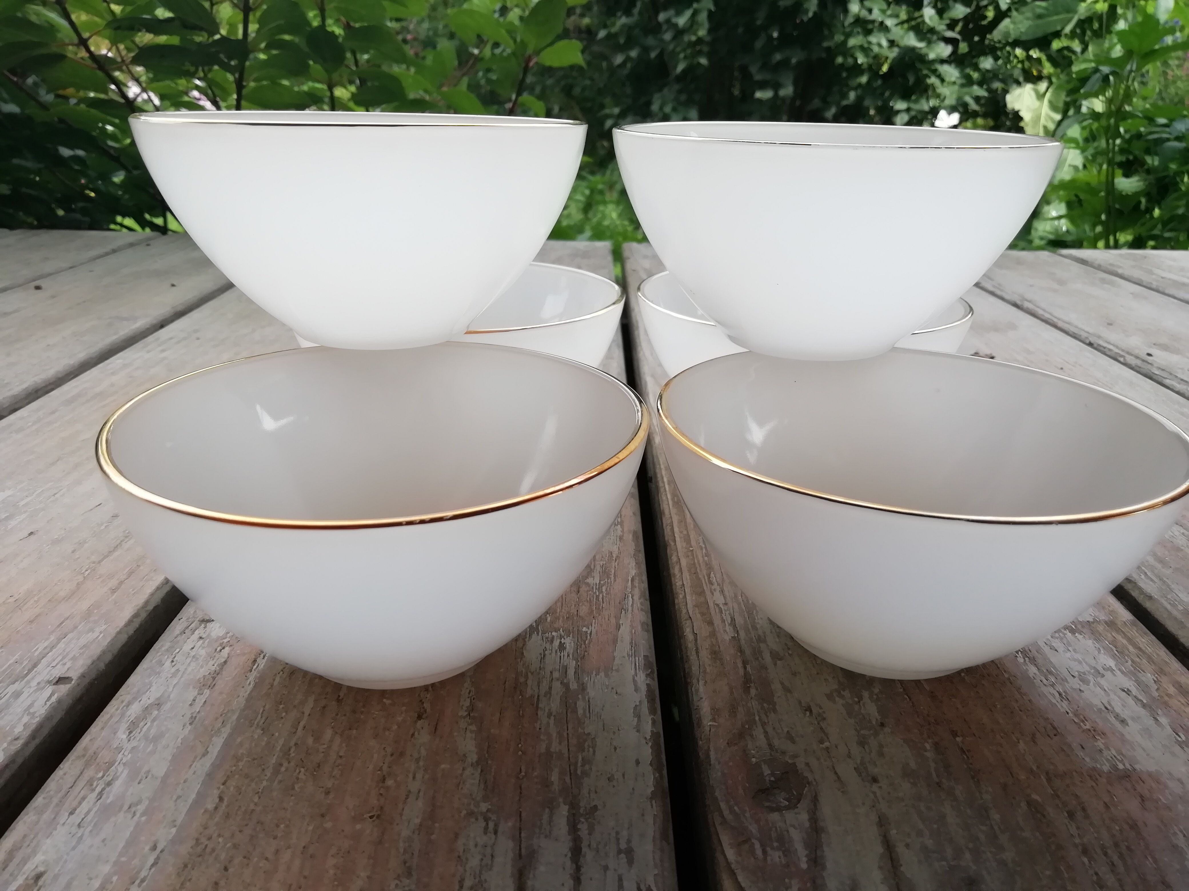 Batch of less opaline bowls