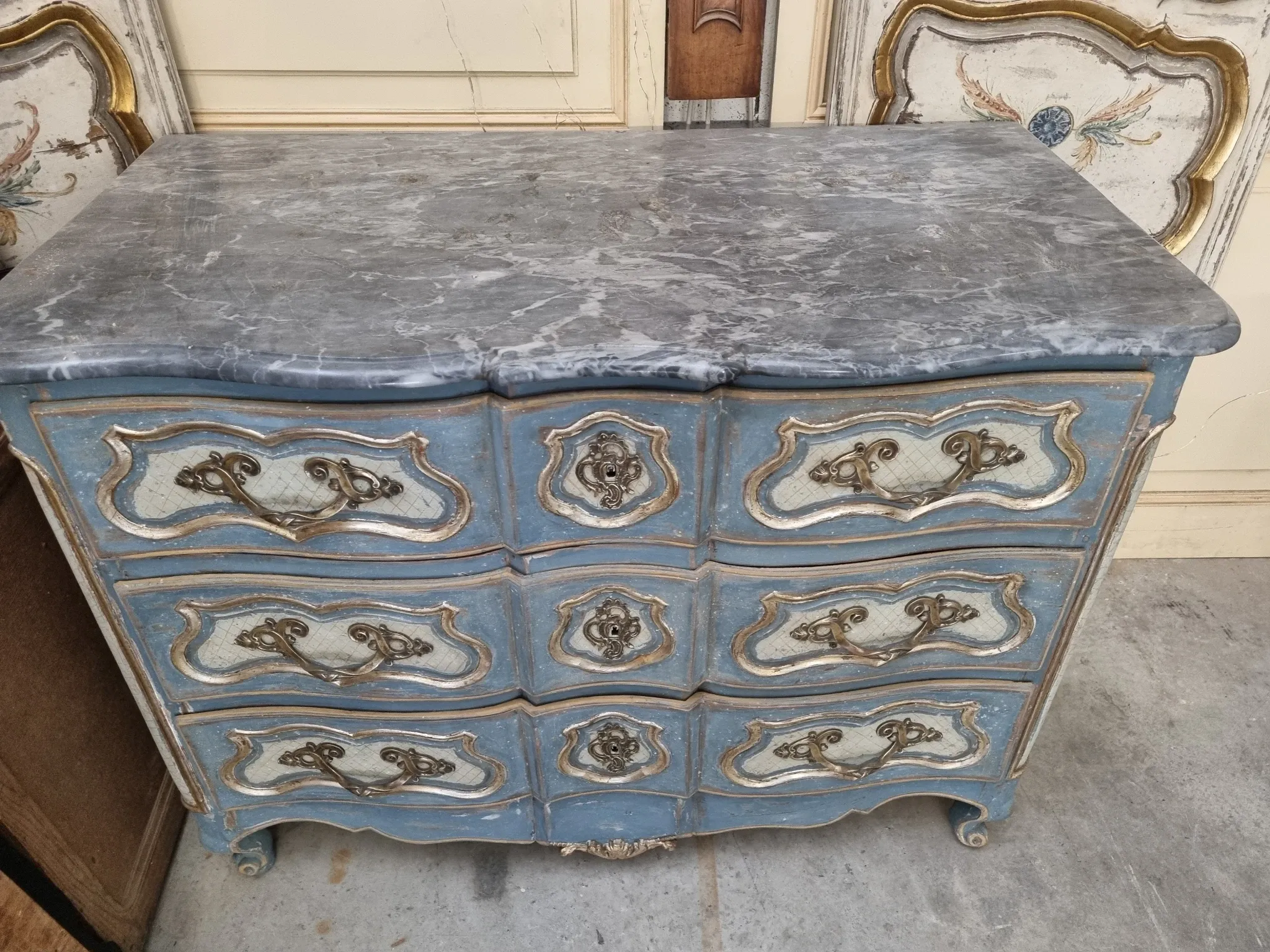 Chest of drawers