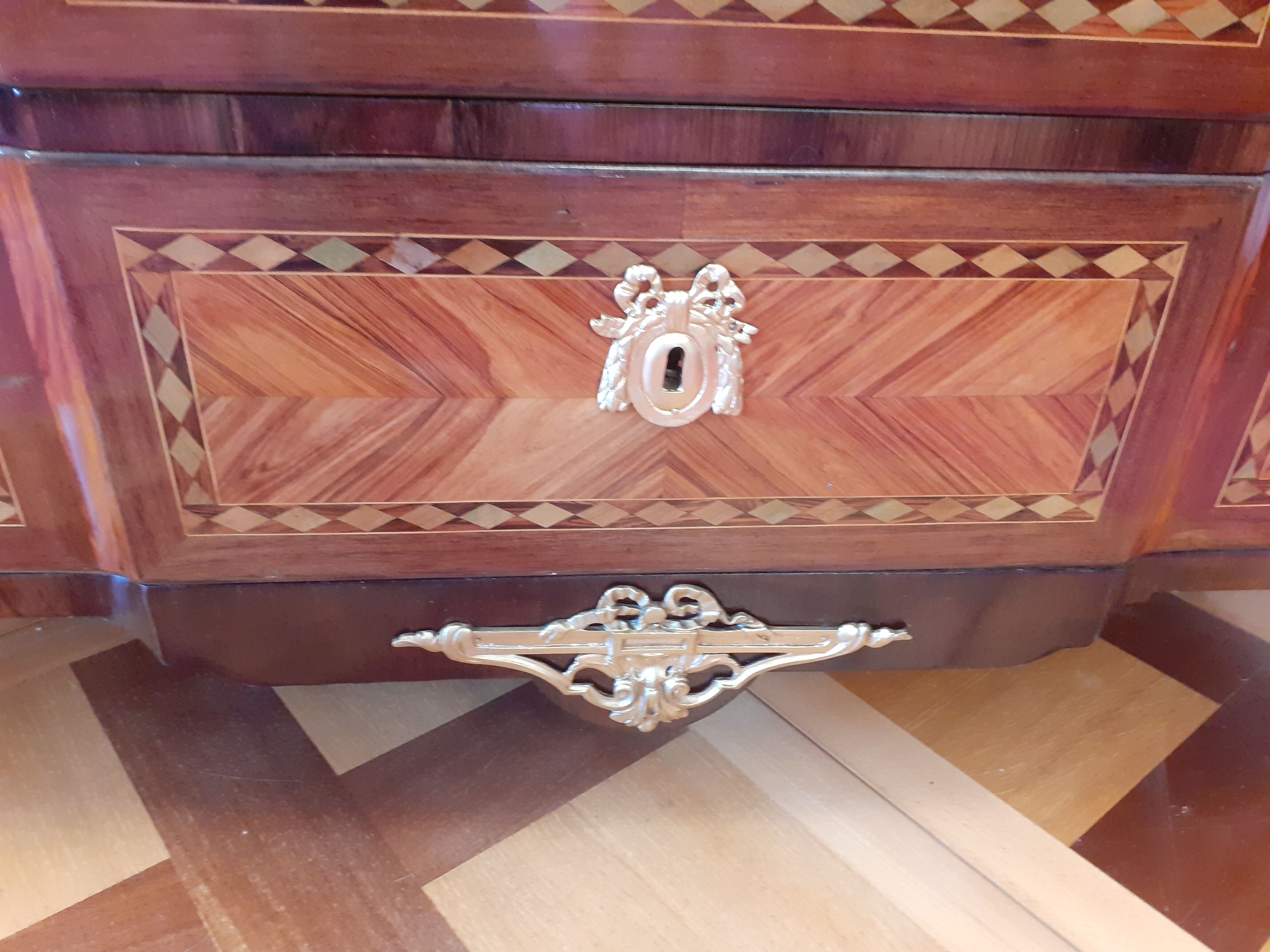 Commode Louis XVI (period)