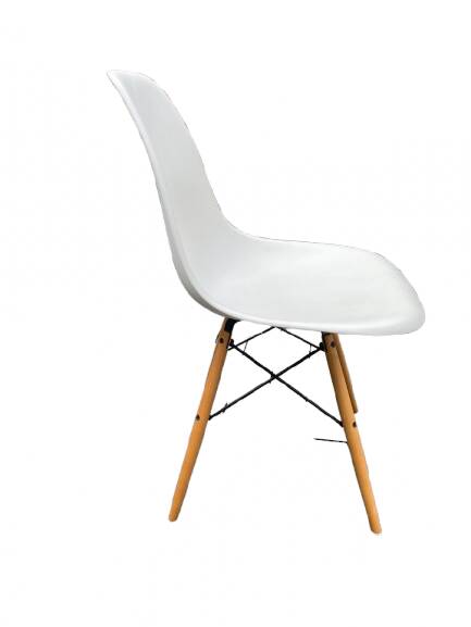 6 white DSW chairs by Vitra
