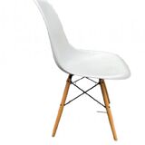 6 white DSW chairs by Vitra