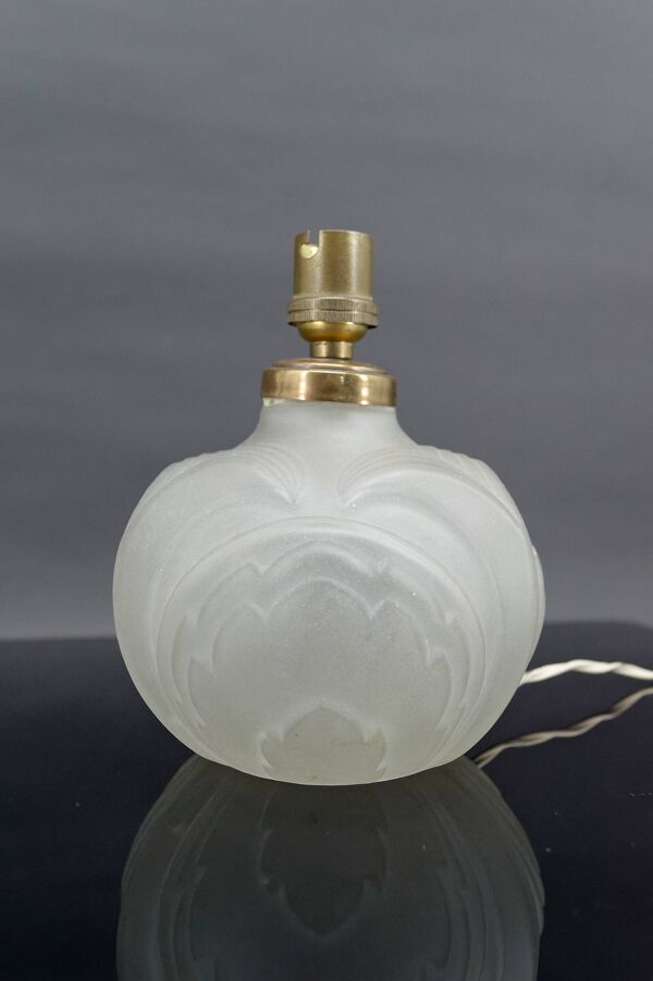 Petite lampe en verre pressé-moulé Art Déco, France, circa 1925