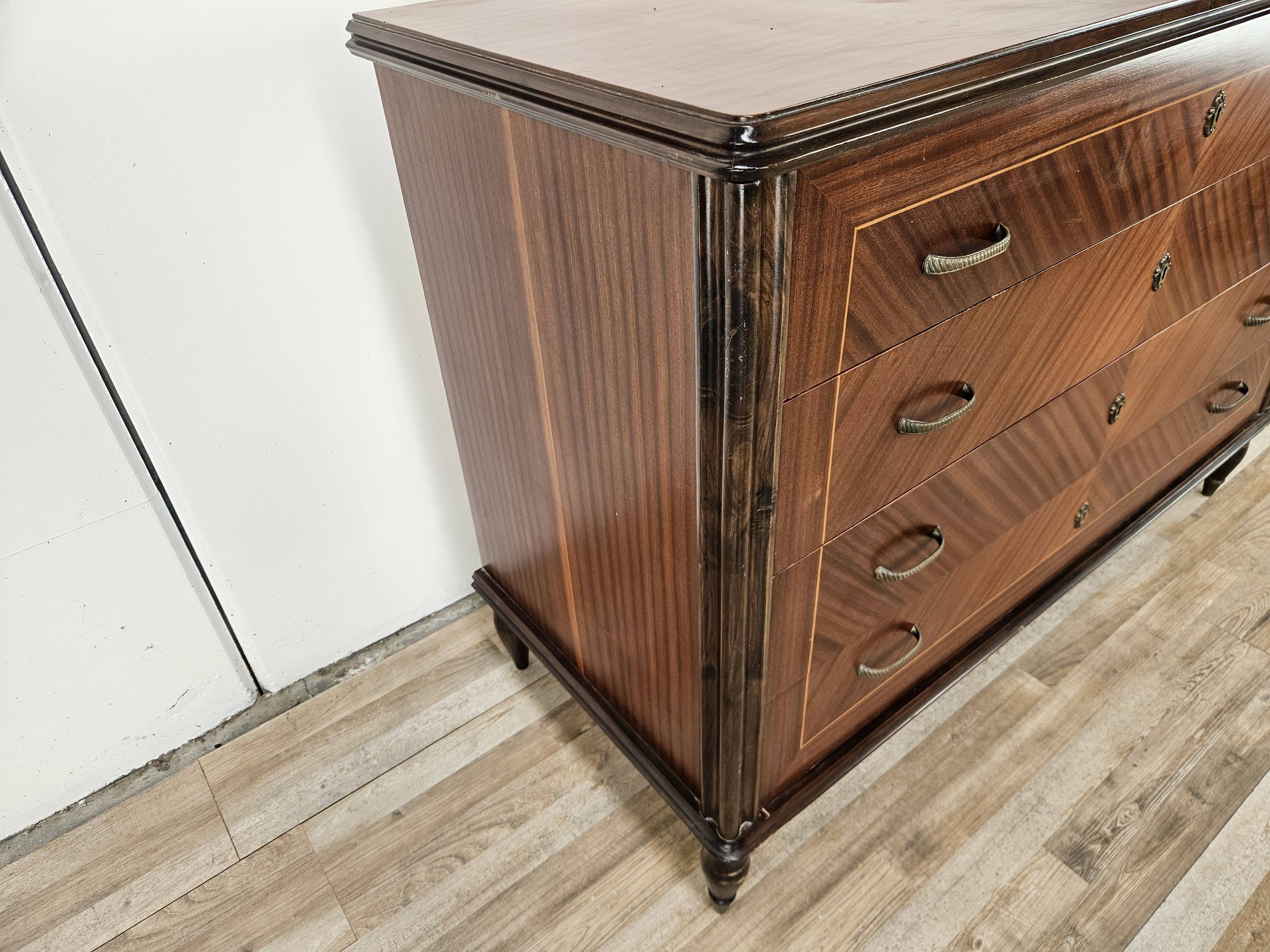 Commode des années 1980 en noyer, palissandre et érable.
