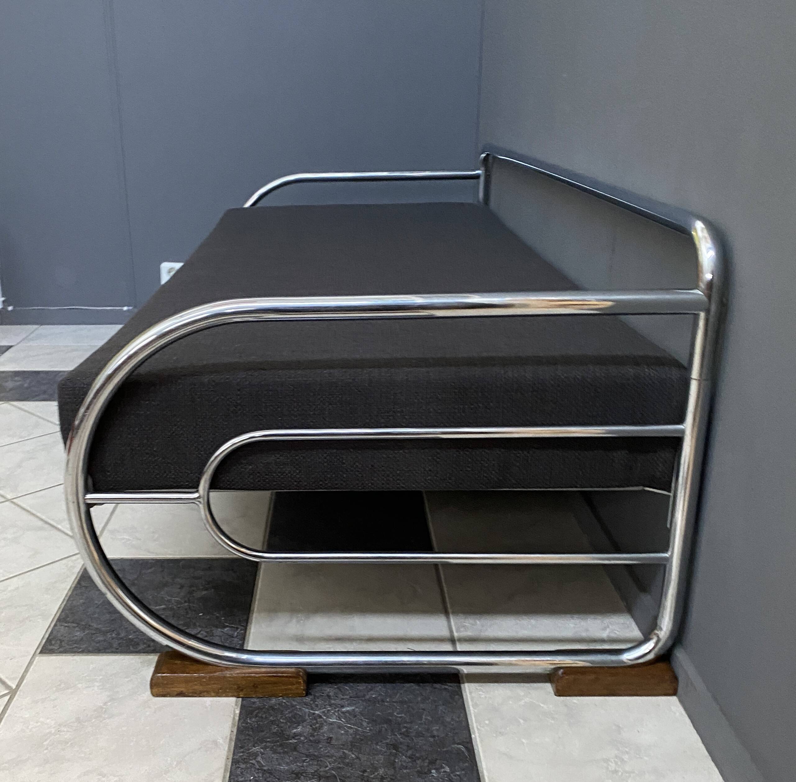 Méridienne / canapé Bauhaus chromé et noir par Hynek Gottwald