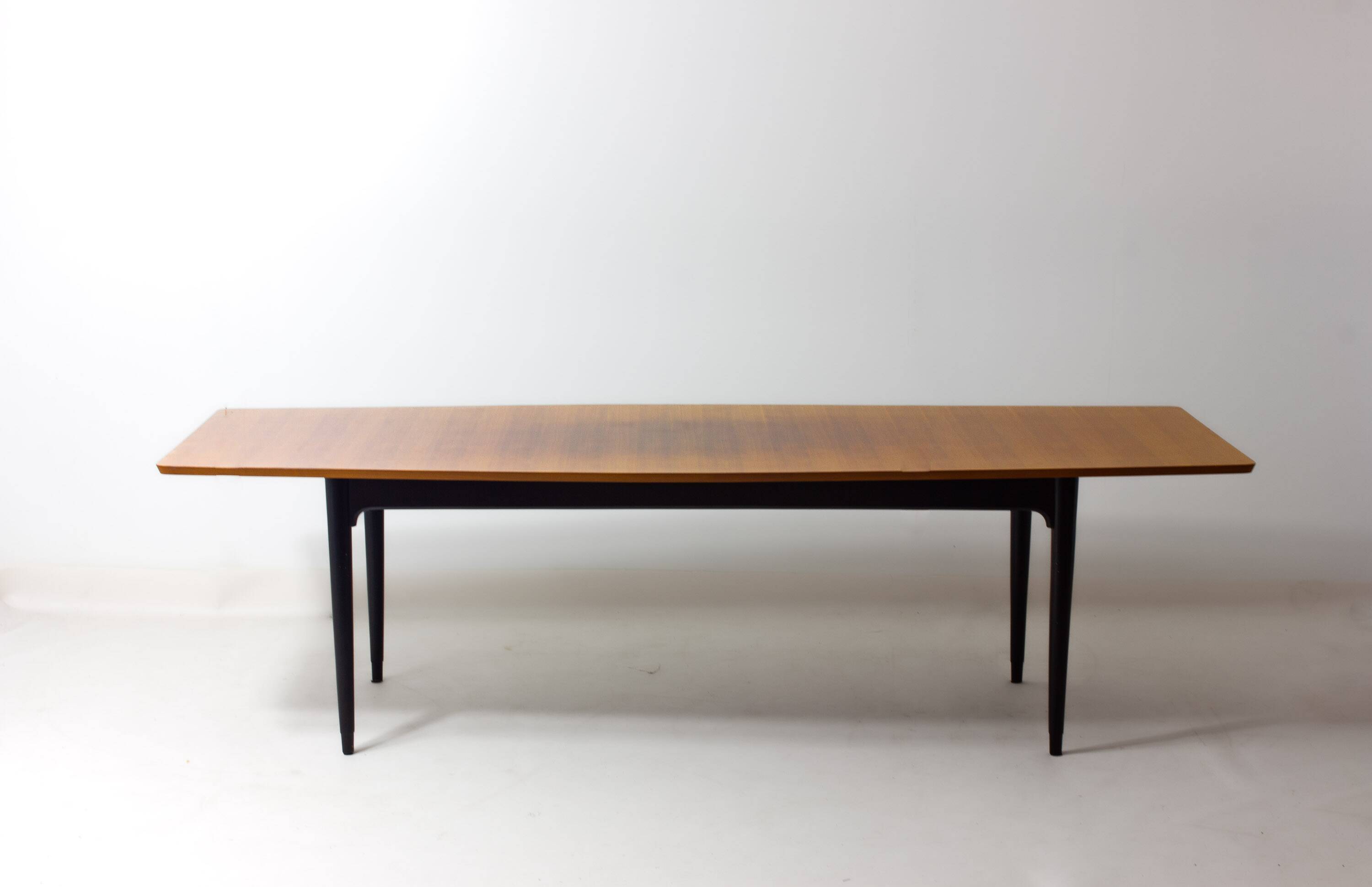 Rounded mid-century dining table, 1960s