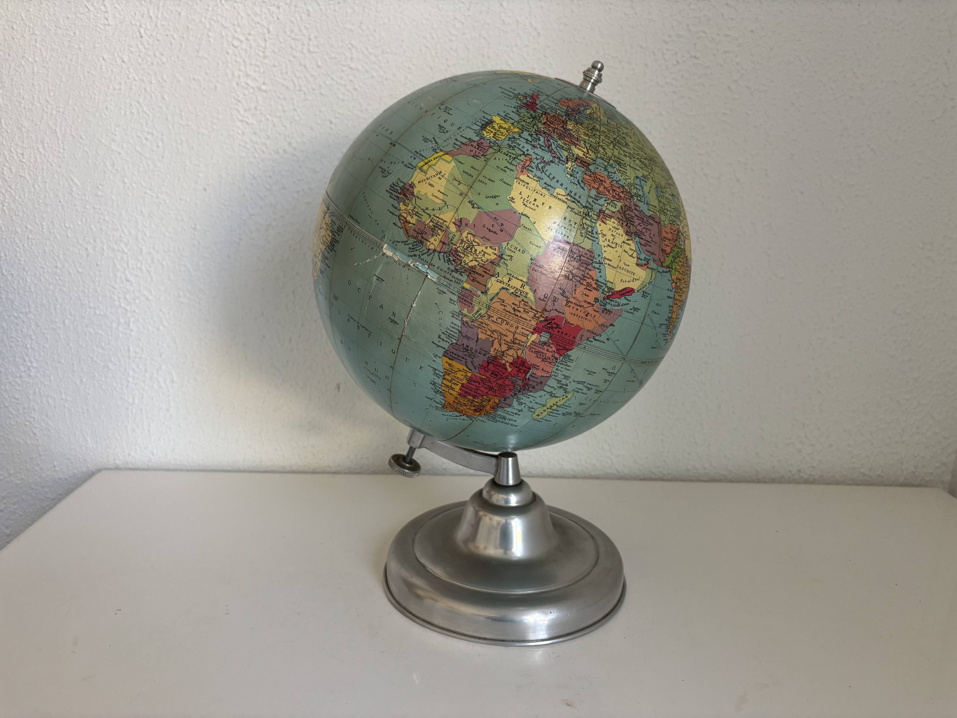 Vintage terrestrial globe 1961 world map Taride Paris - 33 cm