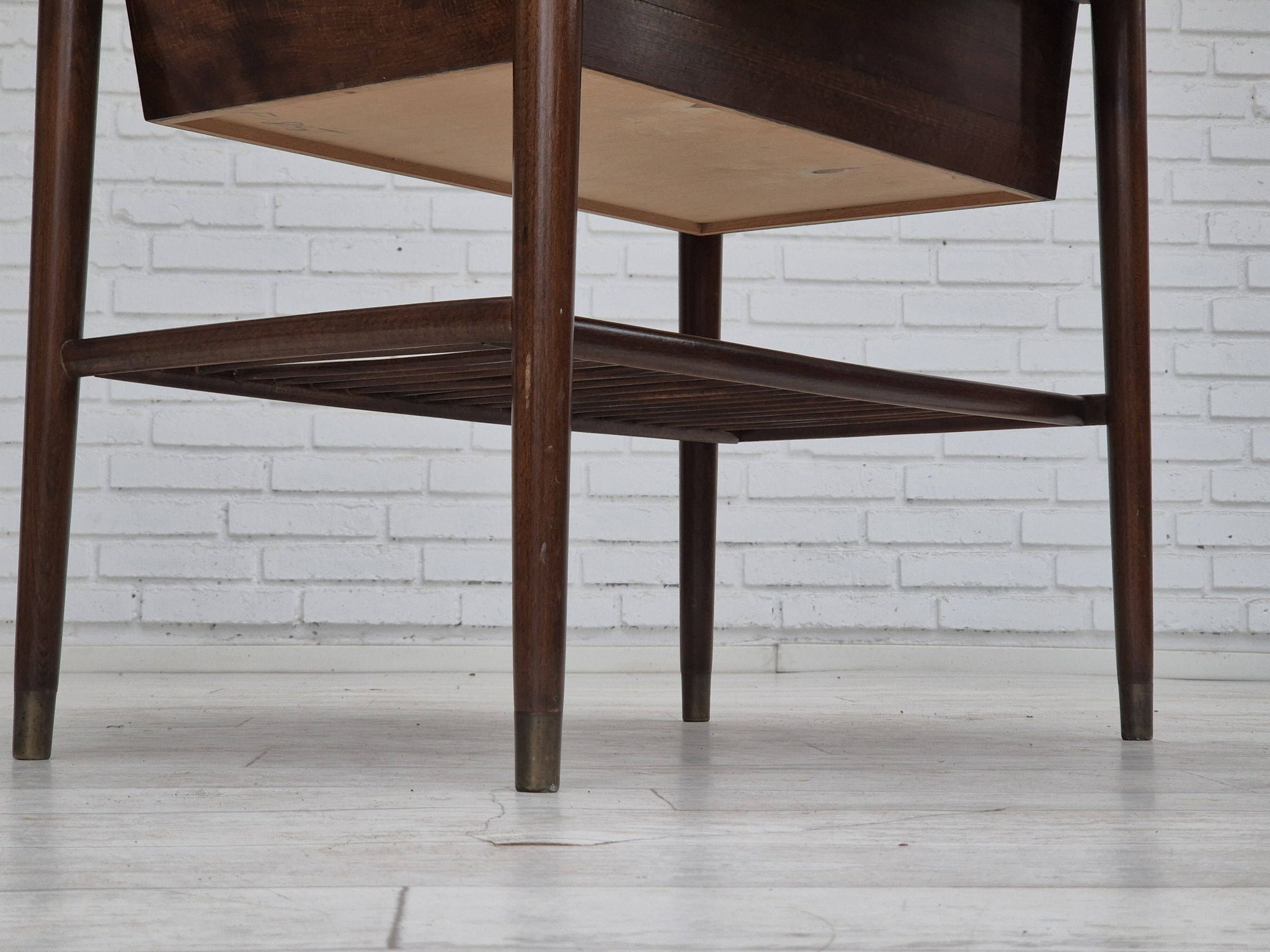 Table basse pliante danoise des années 1950 avec tiroir et étagère, état d'origine.