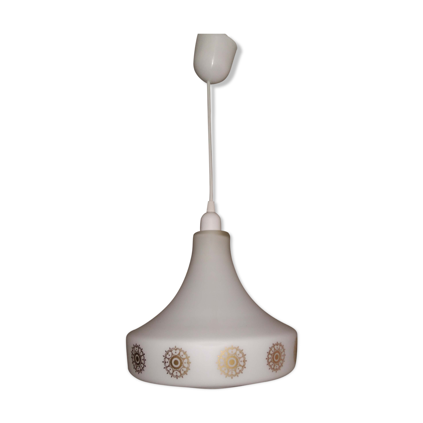 Vintage suspension in white opaline