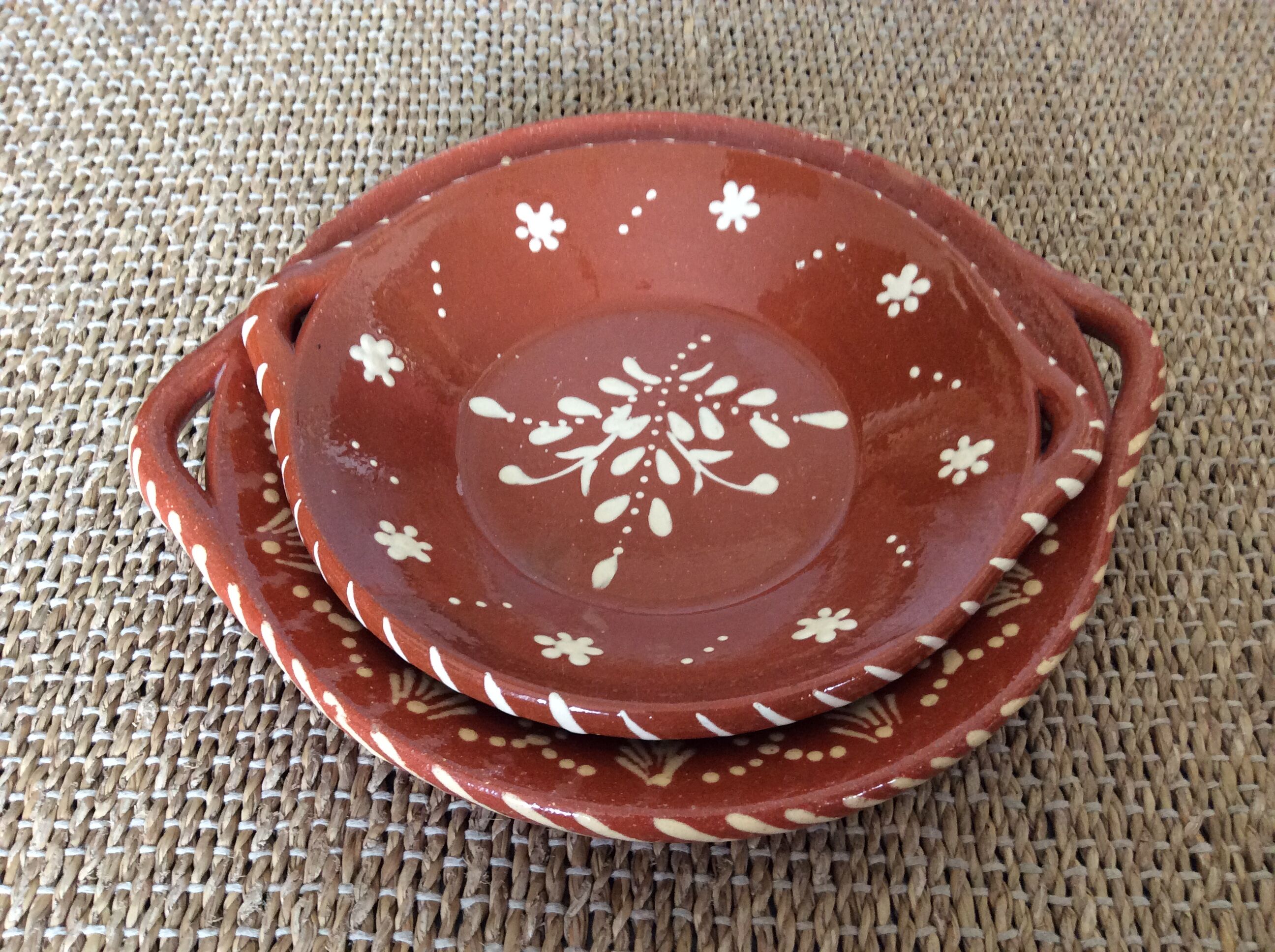 2 terracotta plates
