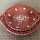 2 assiettes en terre cuite