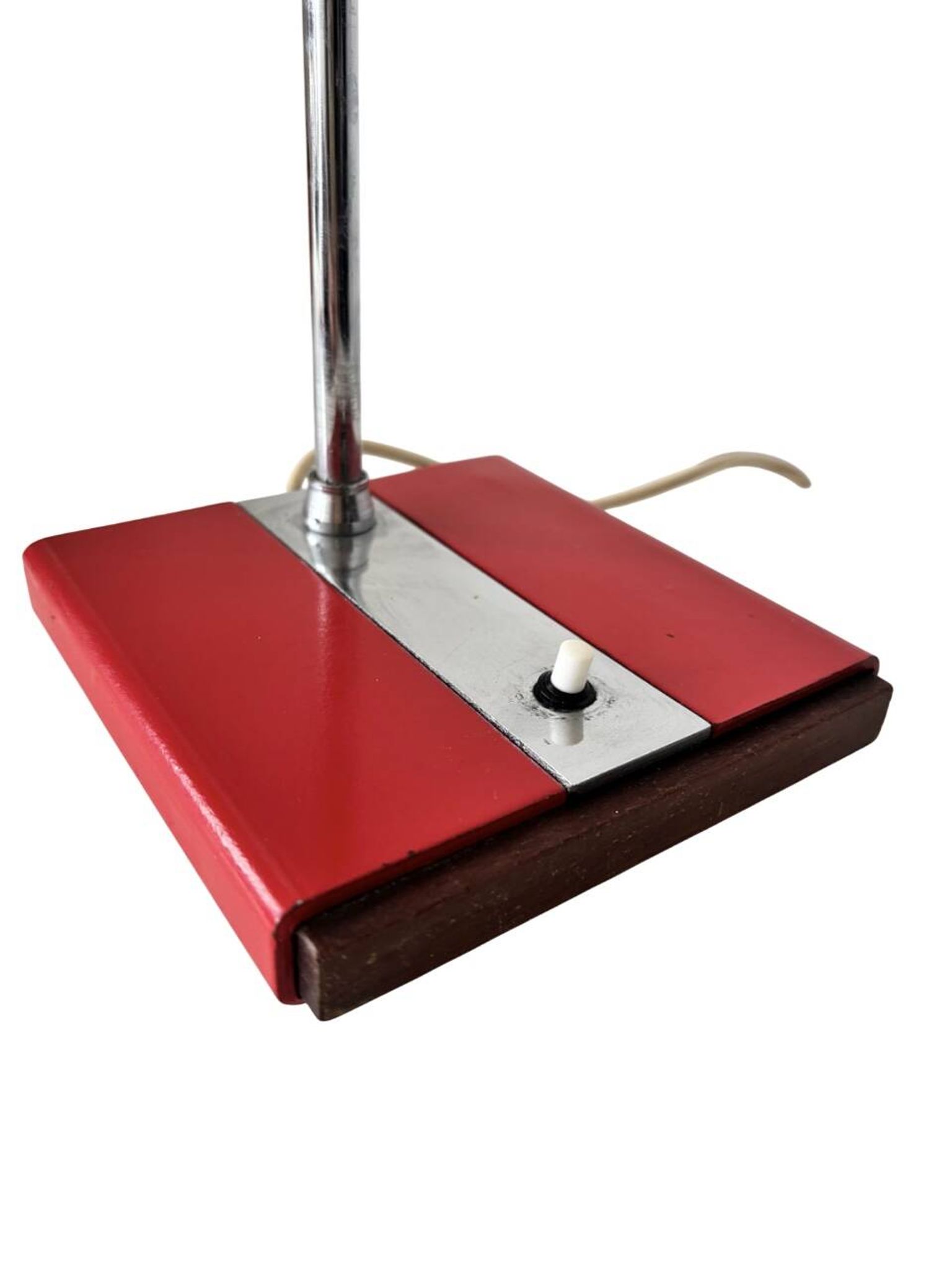Italian desk lamp in wood and metal from the 1960s.