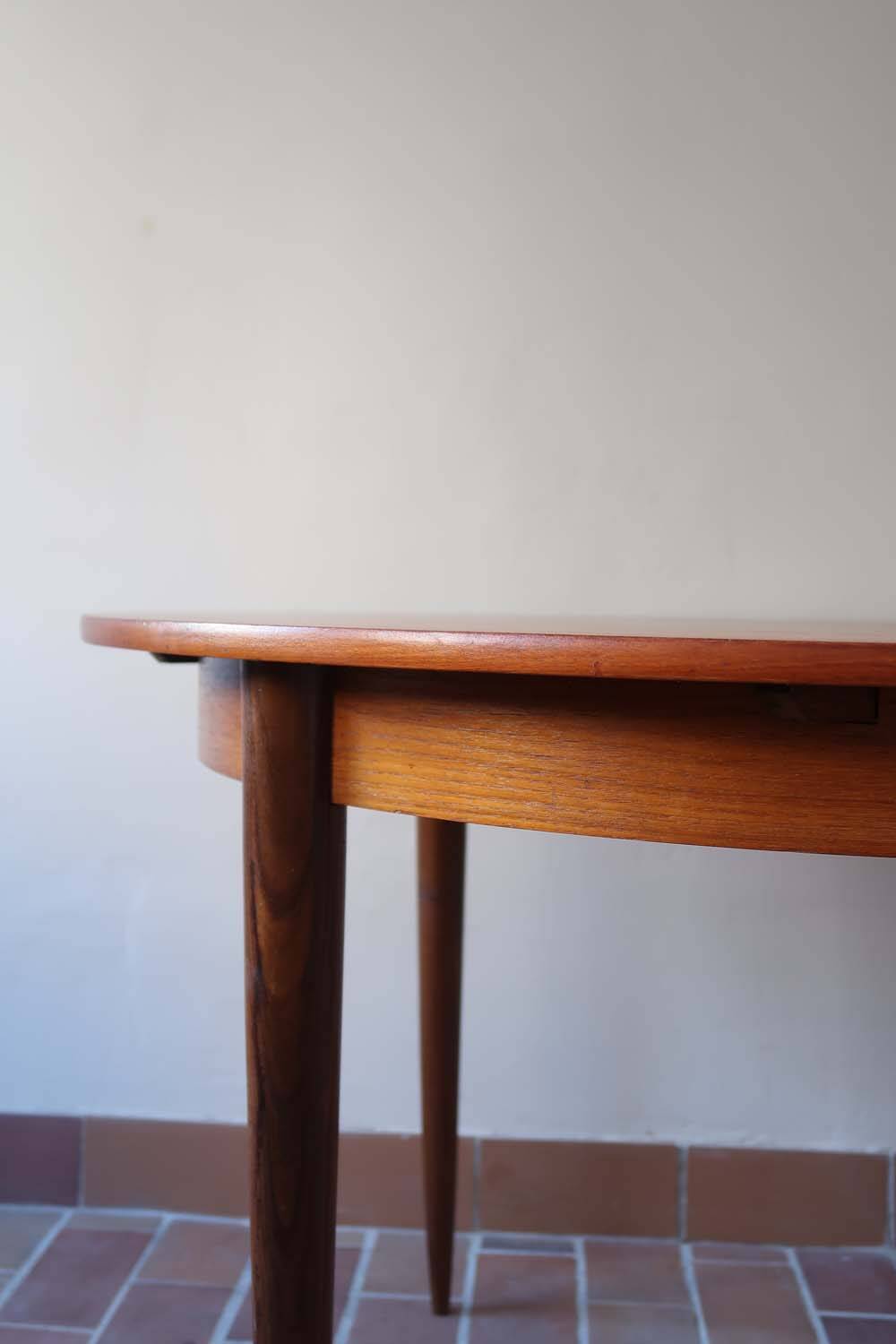 Scandinavian round table