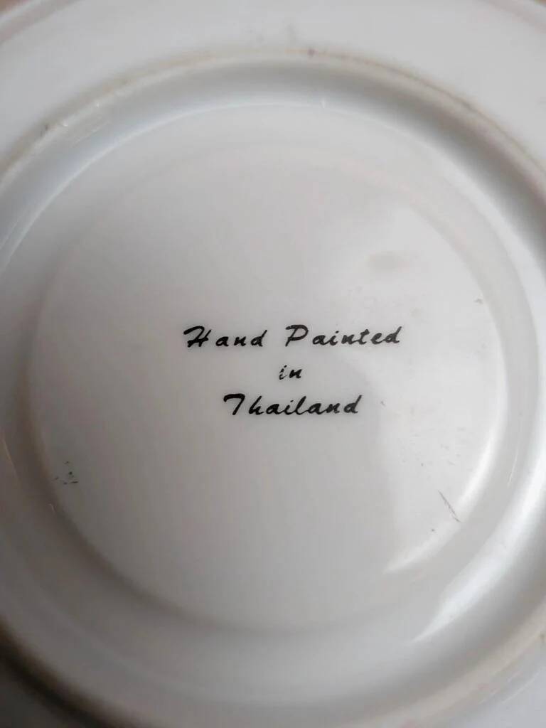 Set of 4 hand-painted saucers from Thailand – Polychrome floral decoration and gilding.