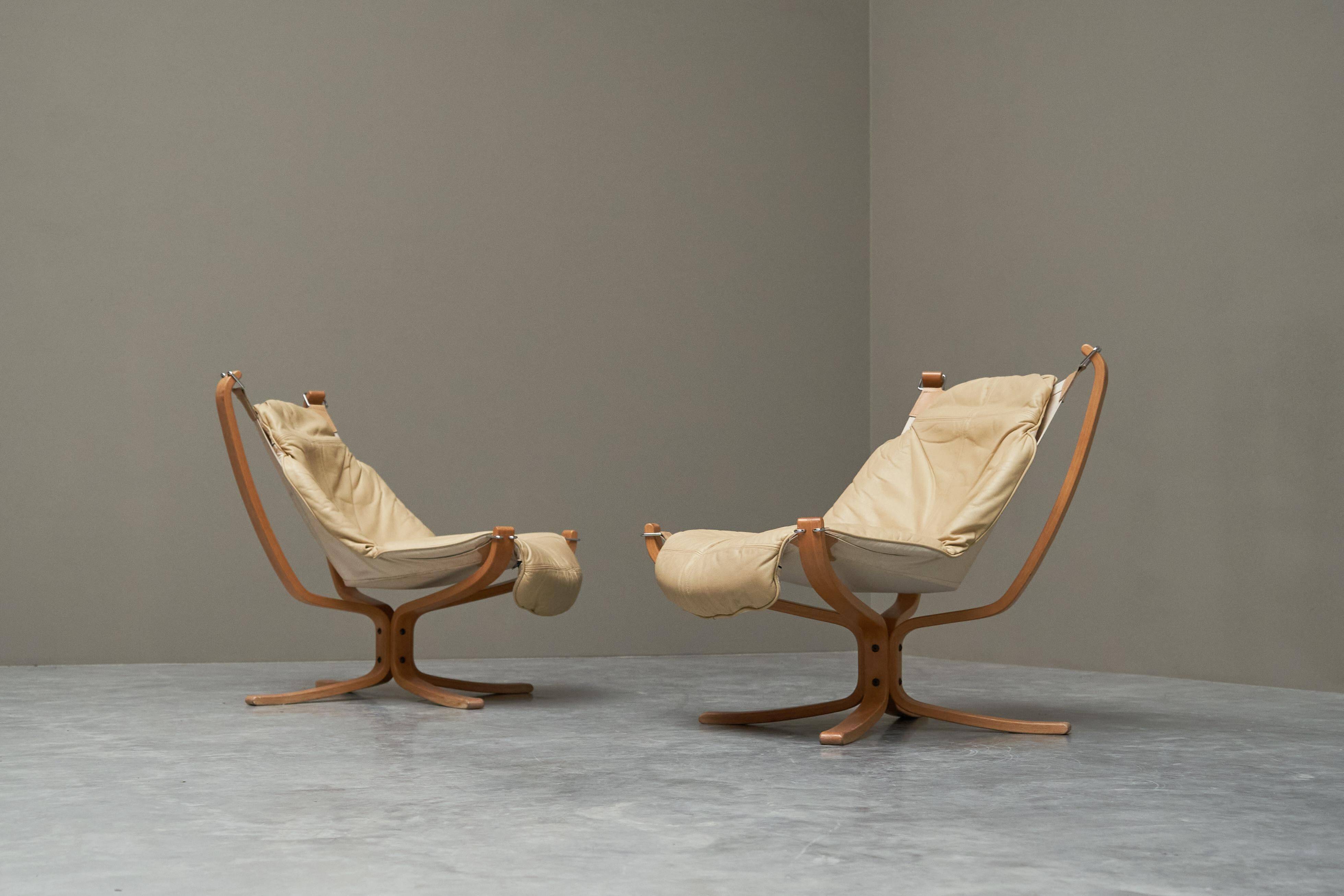 Pair of Sigurd Ressell Falcon Lounge Chairs leather, canvas, birch, 1970s