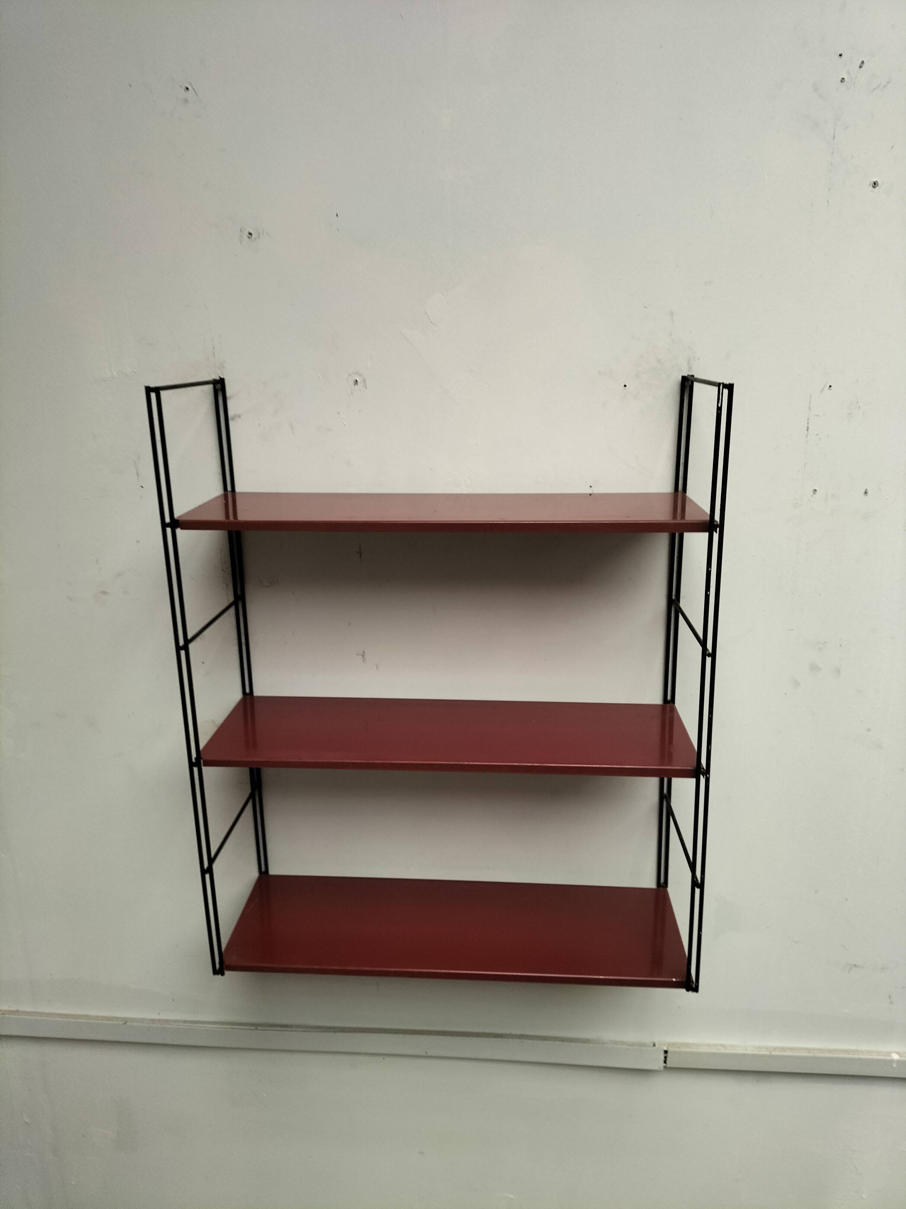 Metal string shelf