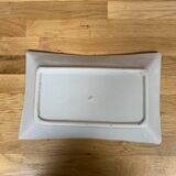 Plat rectangulaire blanc et bleu