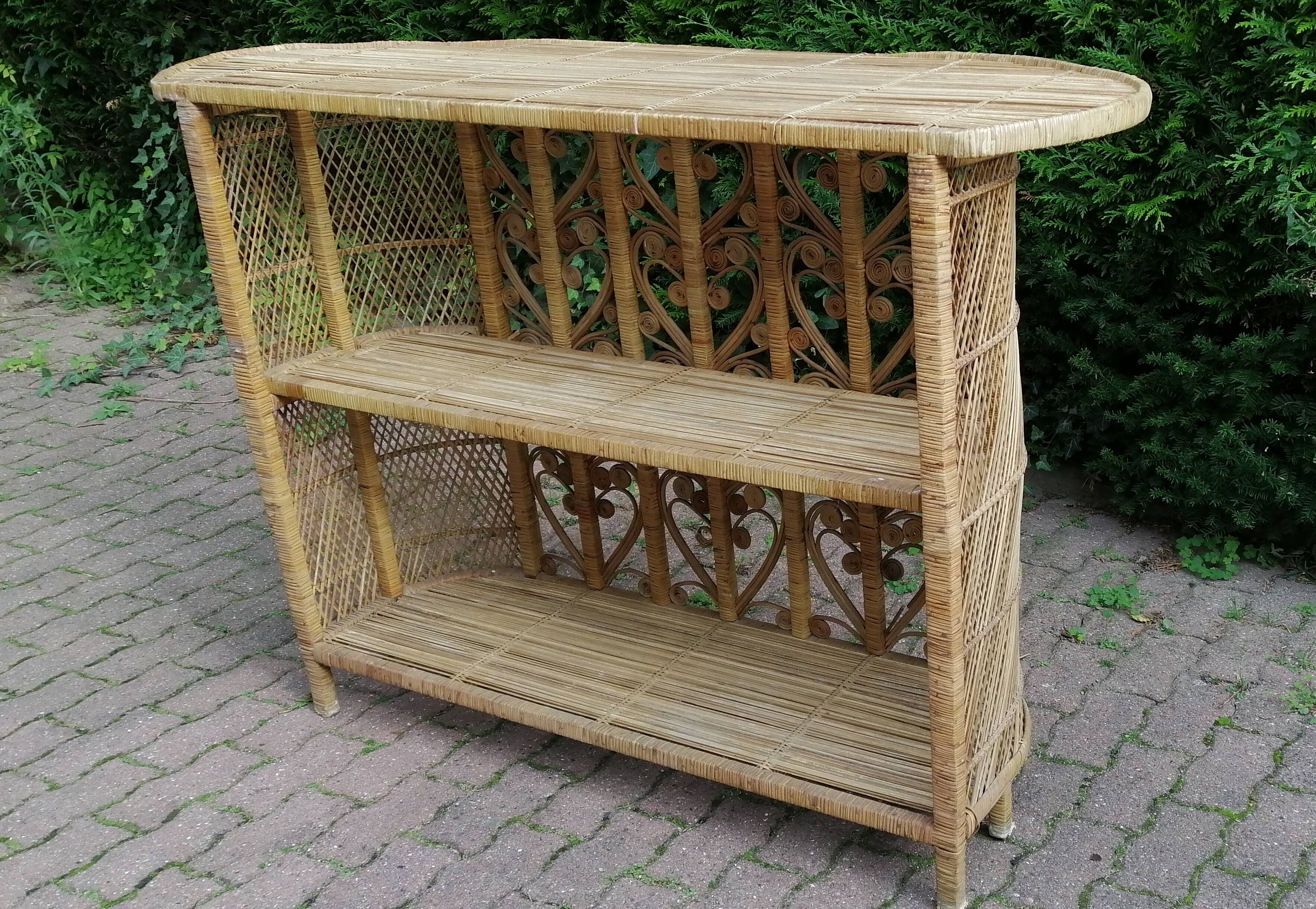 Peacock rattan bar