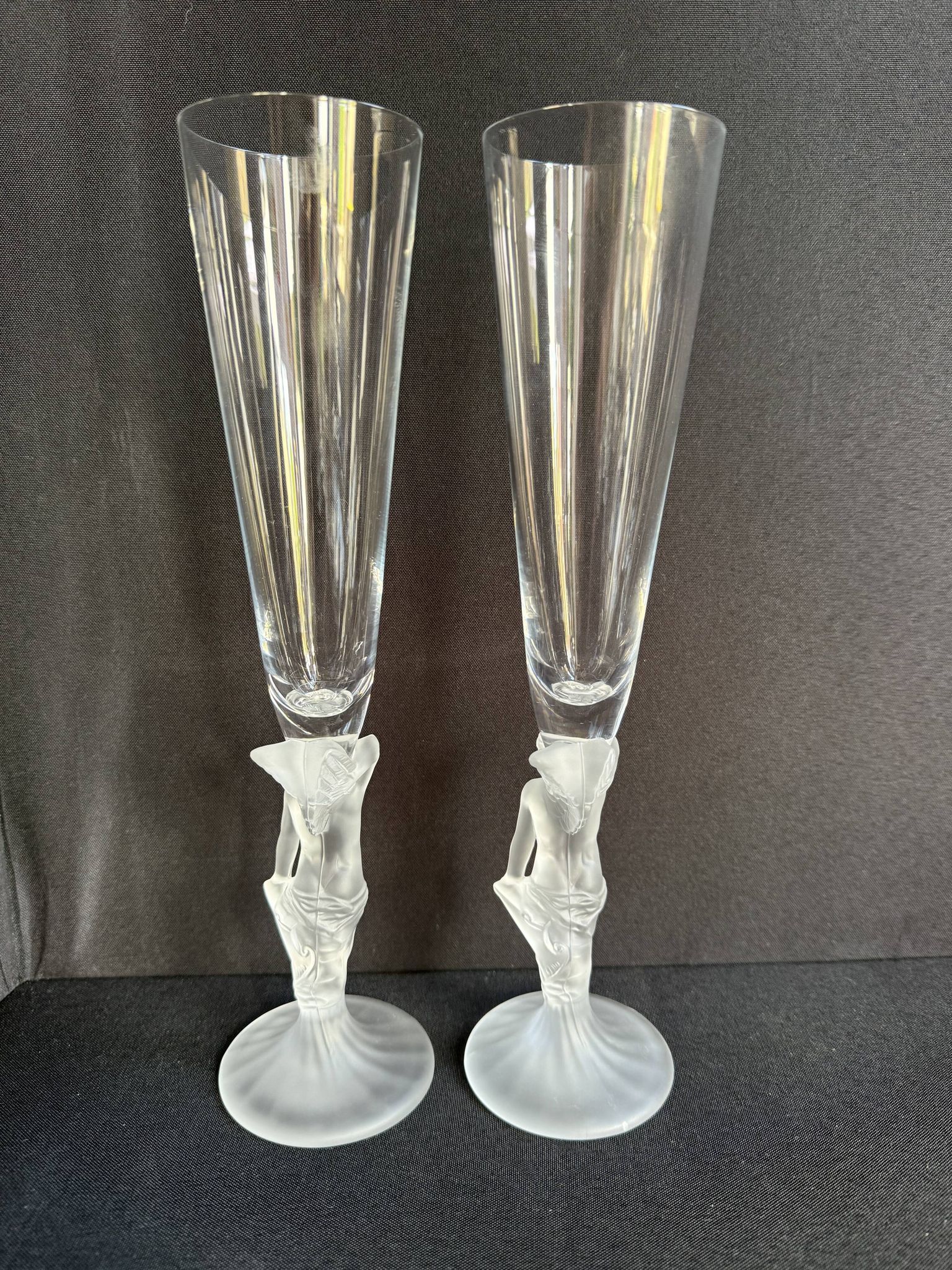 Champagne flutes Amour de Deutz sold in sets of 2.