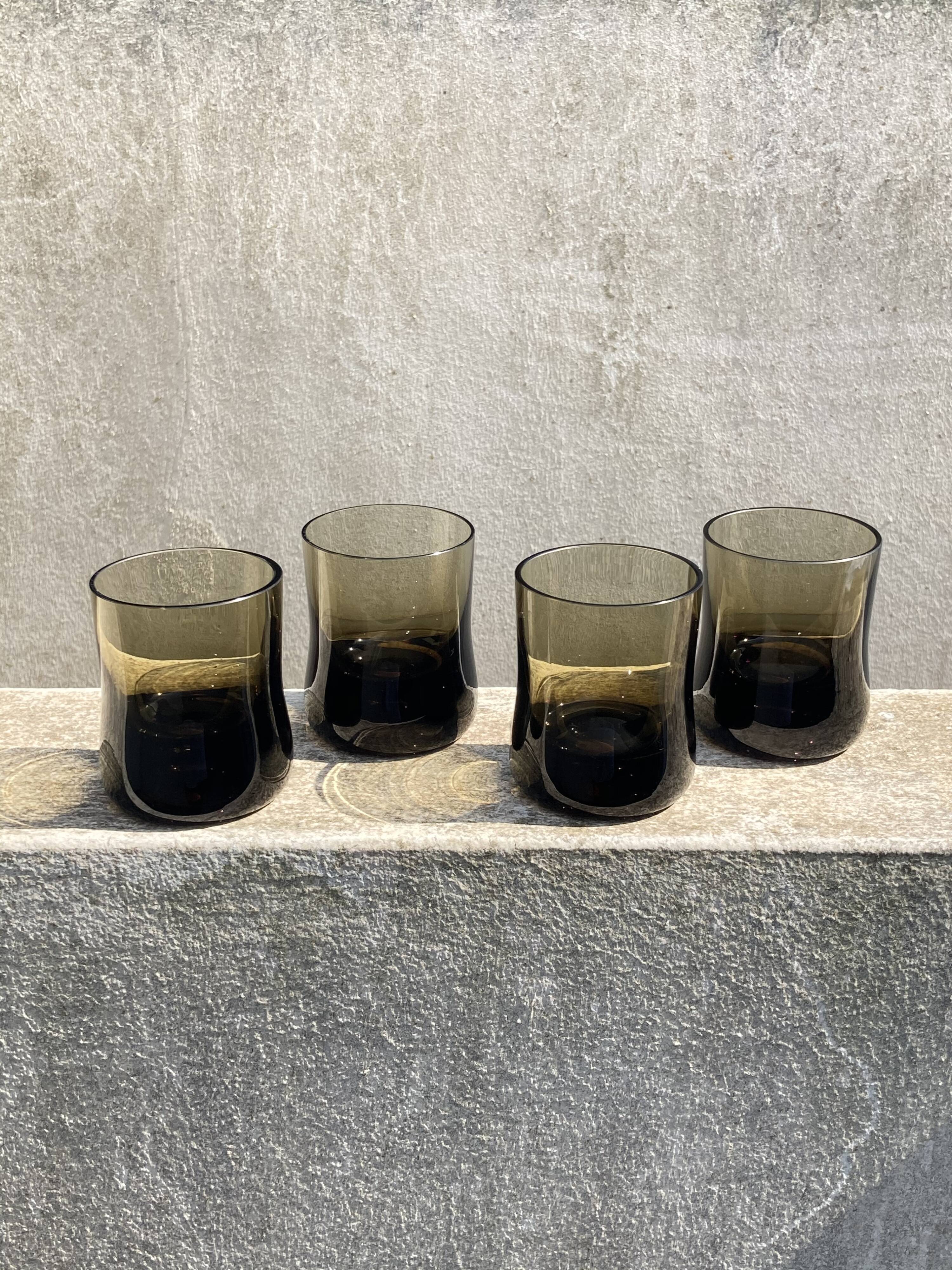4 smoked glasses of the 70s