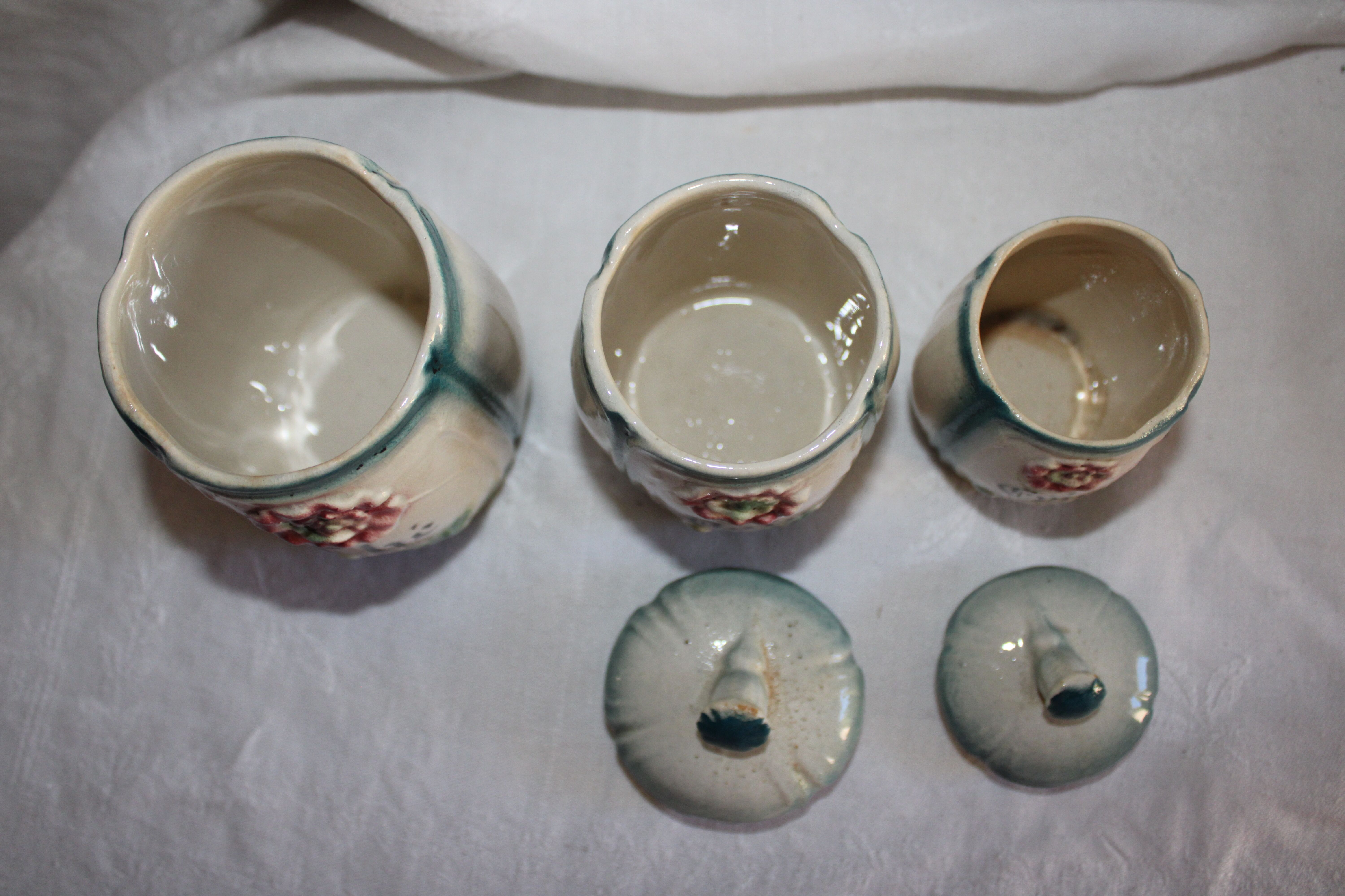 Series of spice pots in dabbling