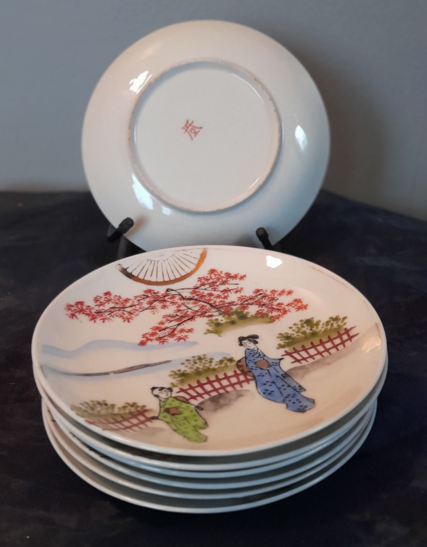 7 sub-cups / small plates porcelain extrafine geisha décor and Japanese landscape, early twentieth century