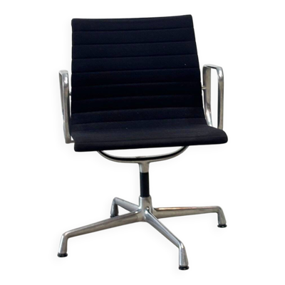 Chaise de bureau EA108 de Charles & Ray Eames pour Vitra
