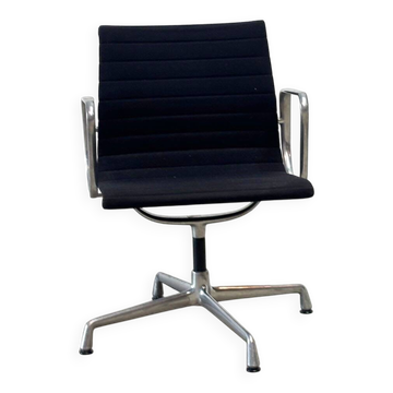 EA108 desk chair by Charles & Ray Eames for Vitra