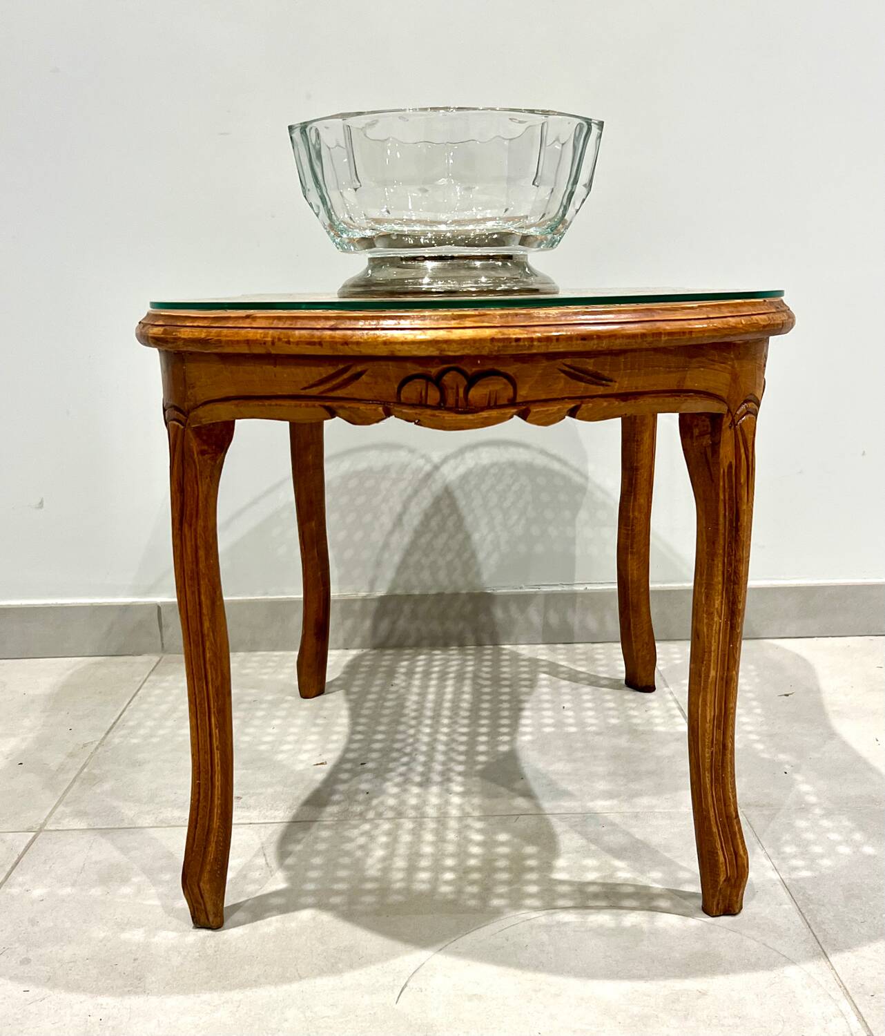 Louis XVI living room, four fluted and molded rooms