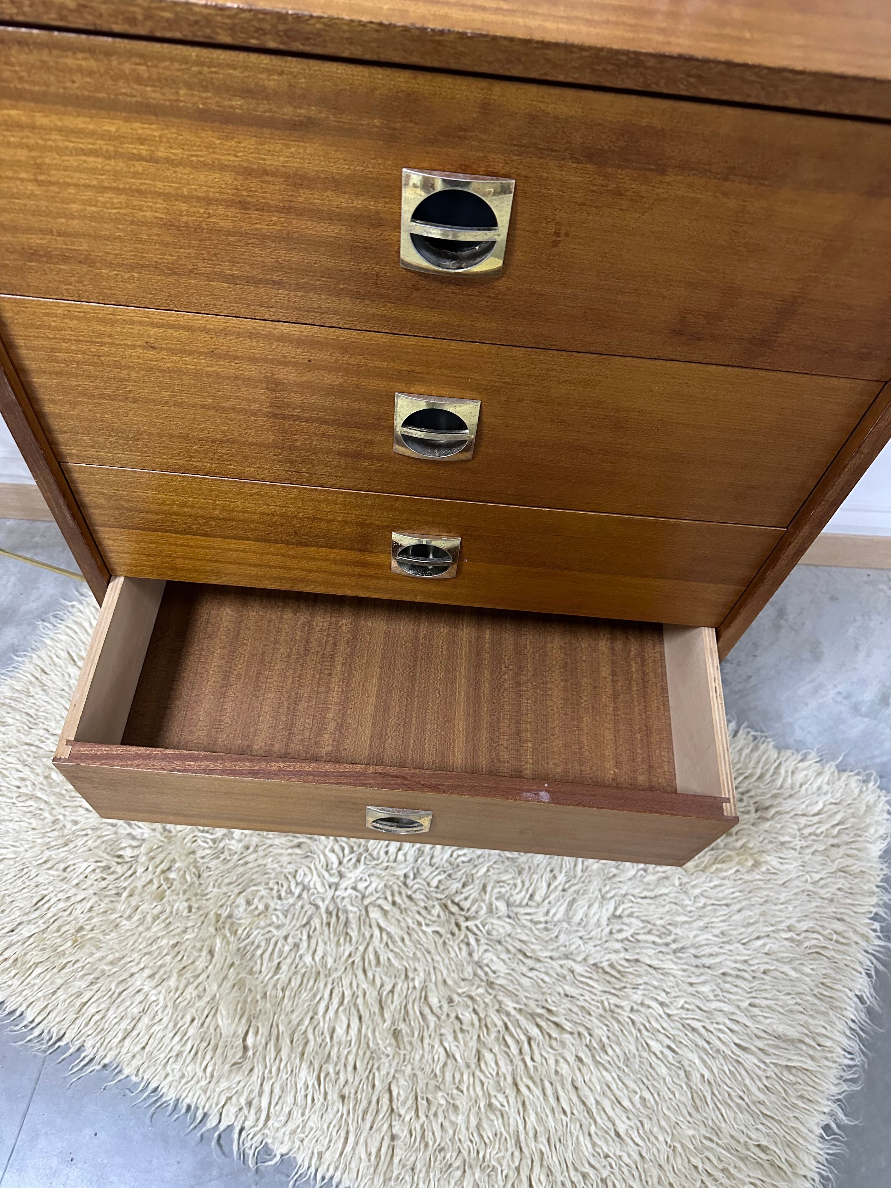 Vintage chiffoner spindle feet