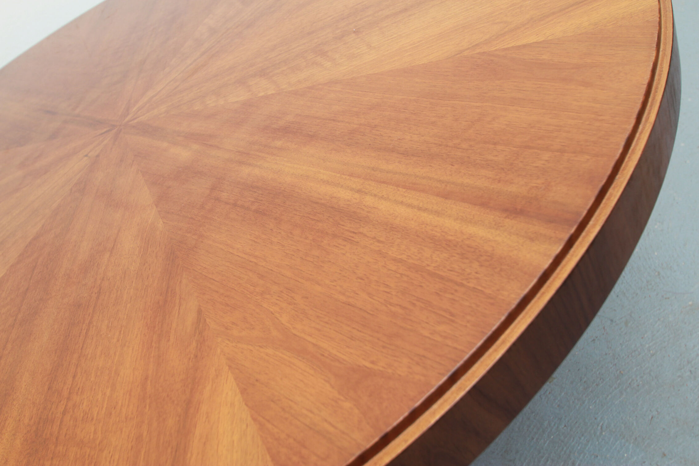 1950s round coffeetable in walnut