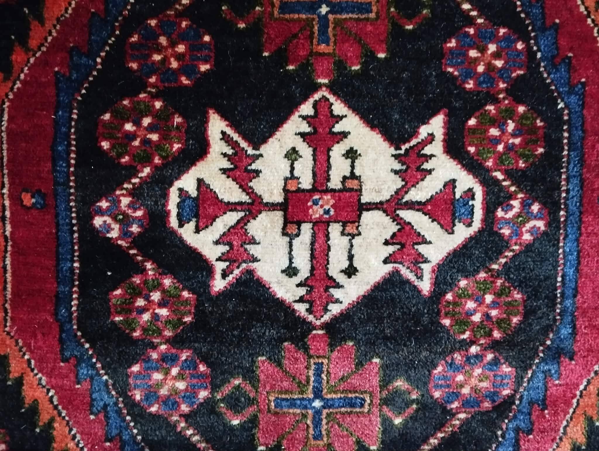 Handmade Mazlaghan Persian rug 192x134cm