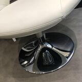 Swivel shell chair