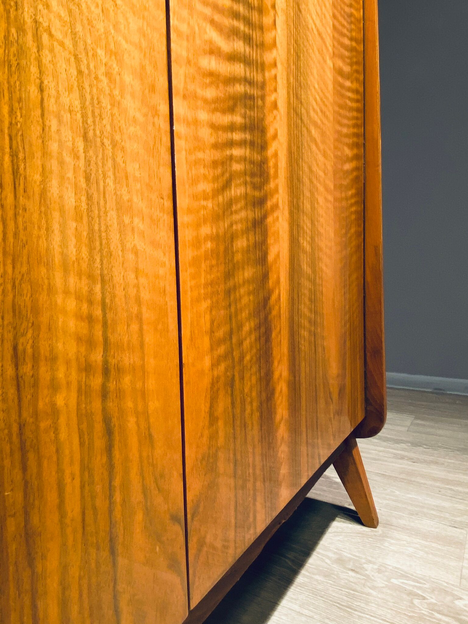 Armoire deux portes Bernie Tatra vintage 60