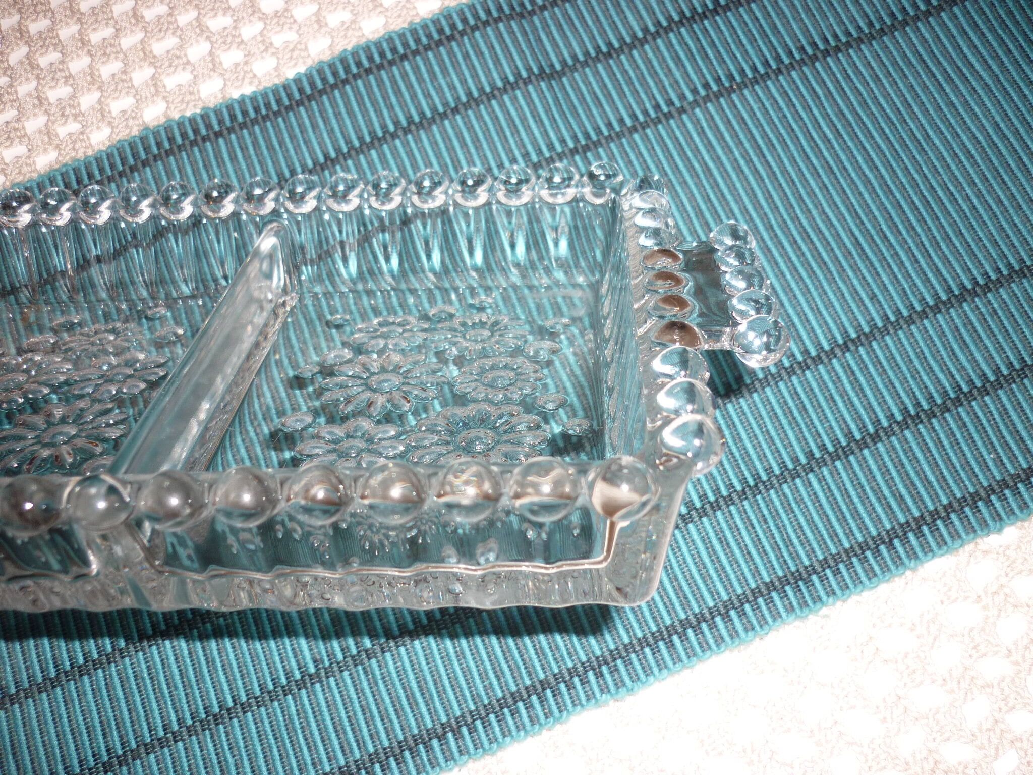 Antique dish in chiseled glass with pearls