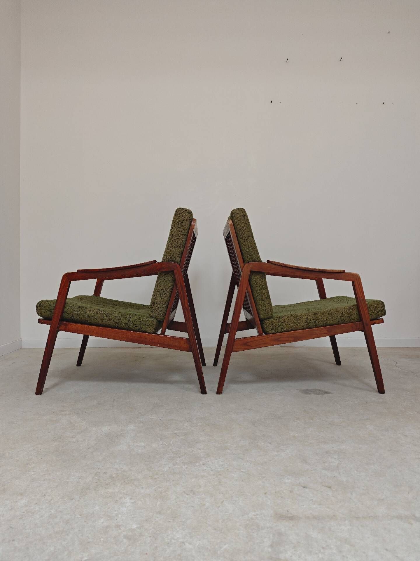 Pair of wooden armchairs Uluv green fabric 1960