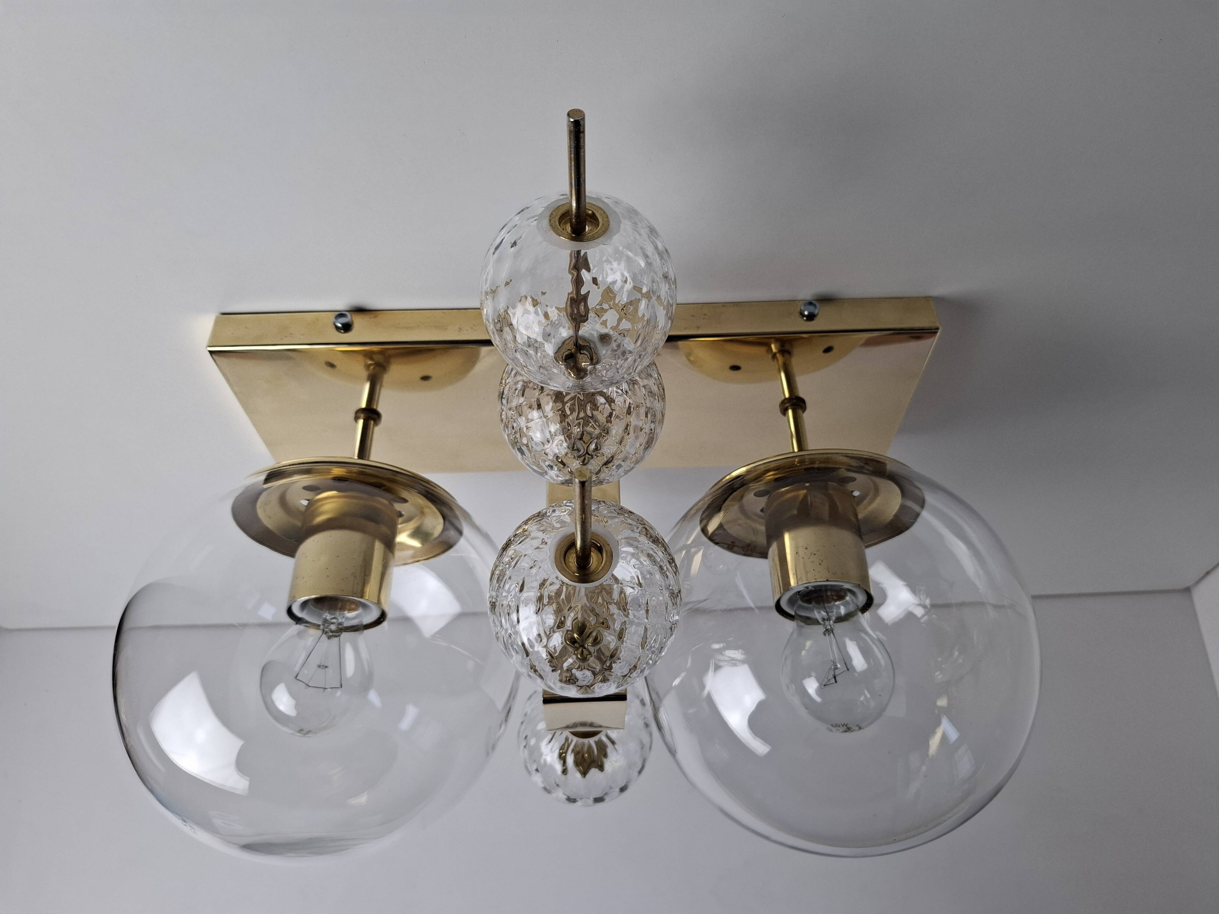 Applique murale tchèque en laiton et verre du milieu du siècle, par Kamenický Šenov, années 1970