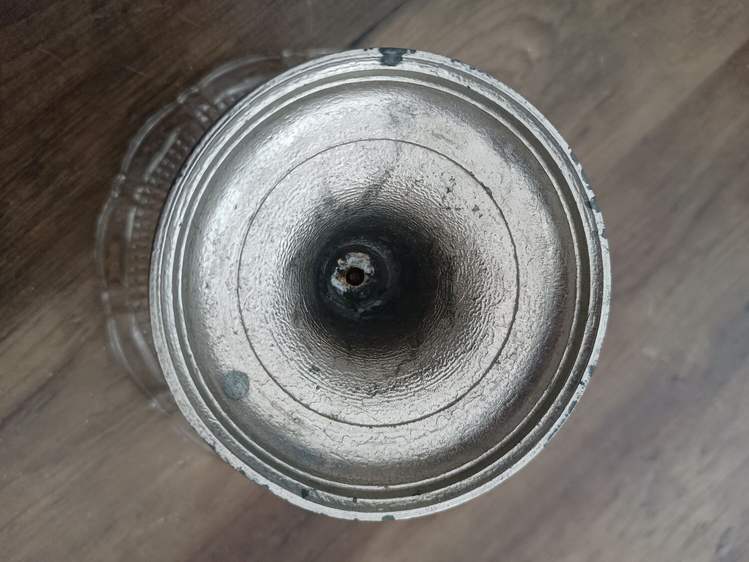 Compotier in molded glass and regulated foot