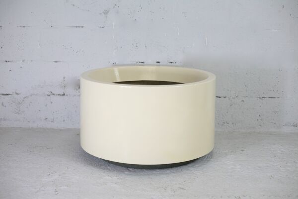 Jardinière cylindrique en fibre de verre laquée crème, circa 1970