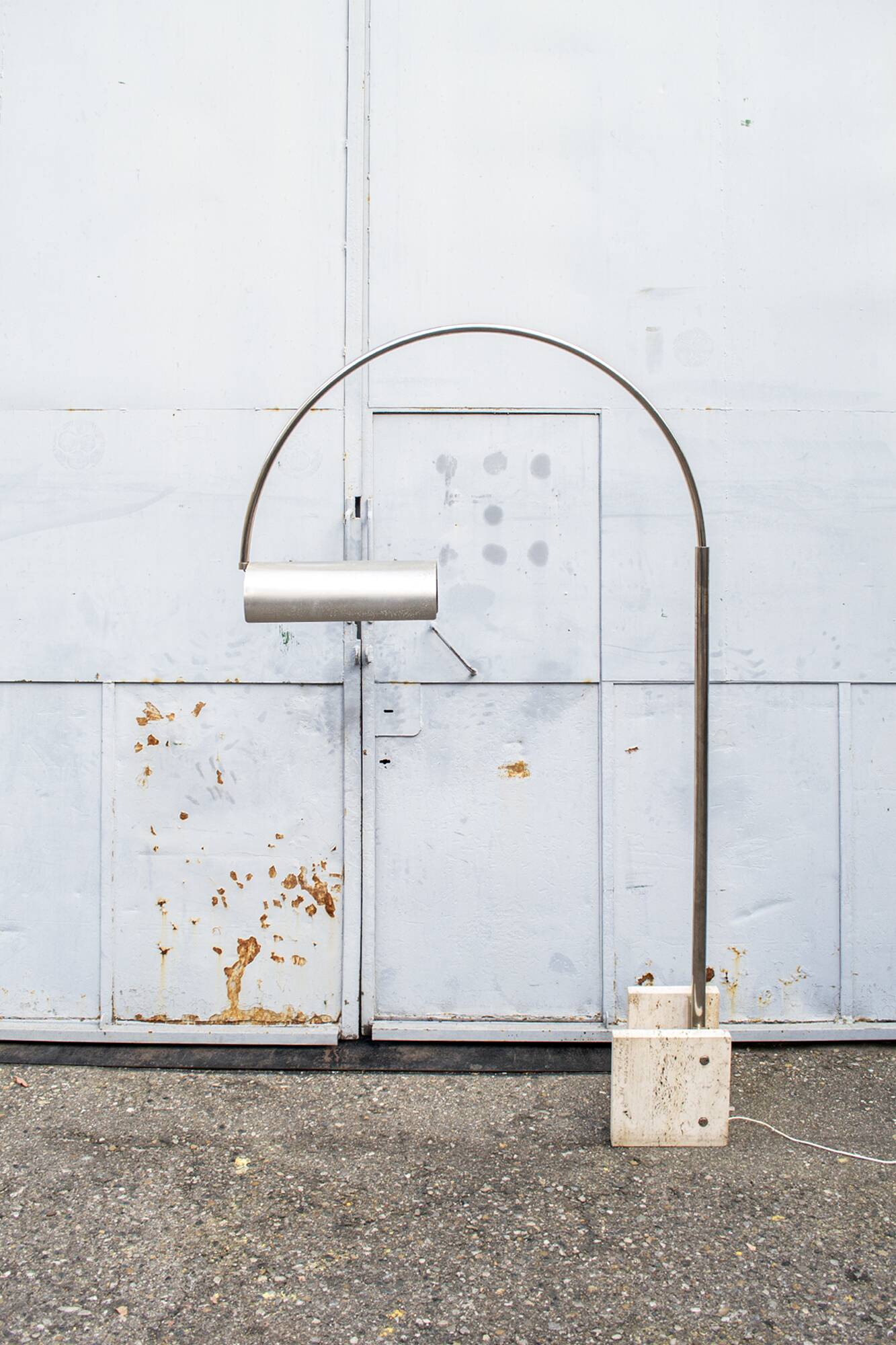 Lampada ad arco Giuliano Cesari ed Enrico Panzeri per Nucleo, Italia anni '70