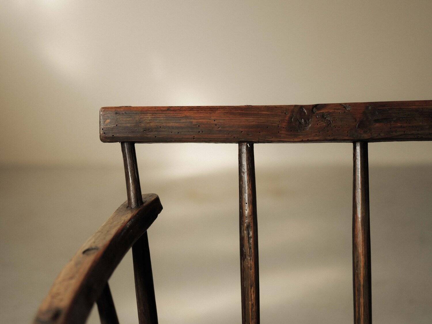 Fauteuil en bois massif, art populaire, Royaume-Uni , XIXᵉ siècle