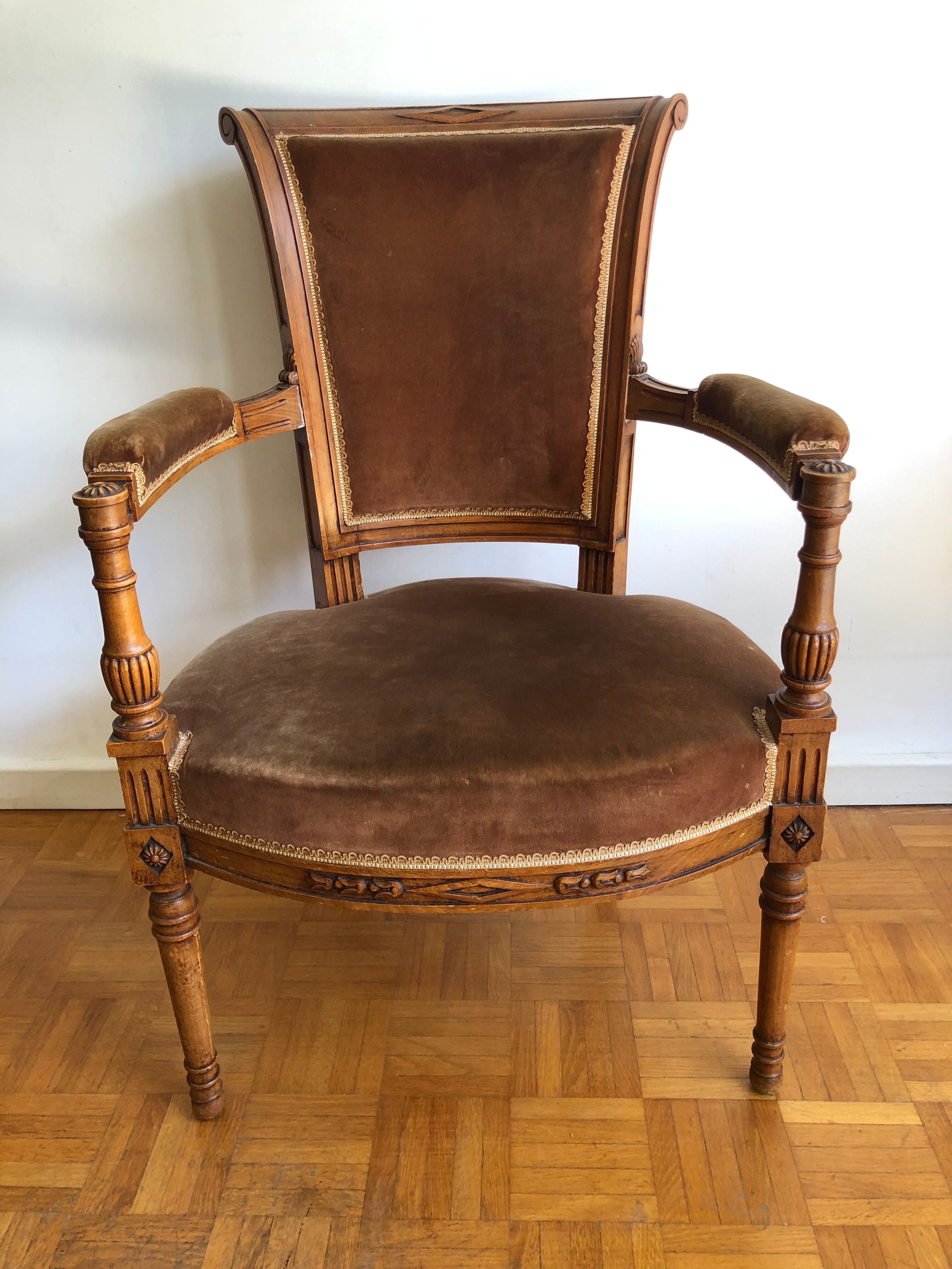 Fauteuil style directoire velours marron