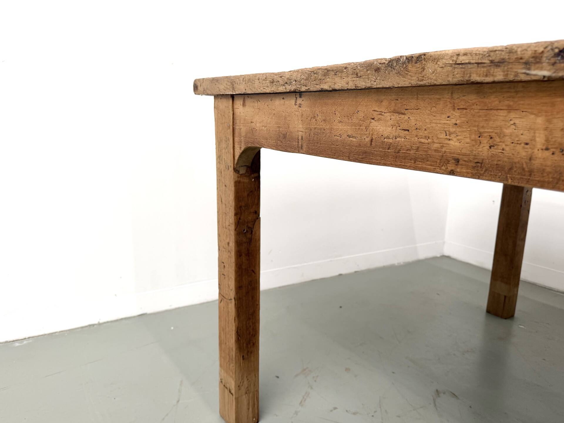 Large brutalist farmhouse table in solid oak from the 1950s.