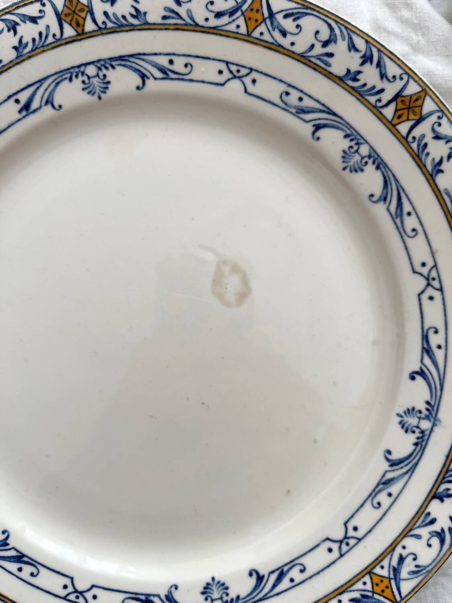 4 “Colbert” ironstone dessert plates from Creil and Montereau