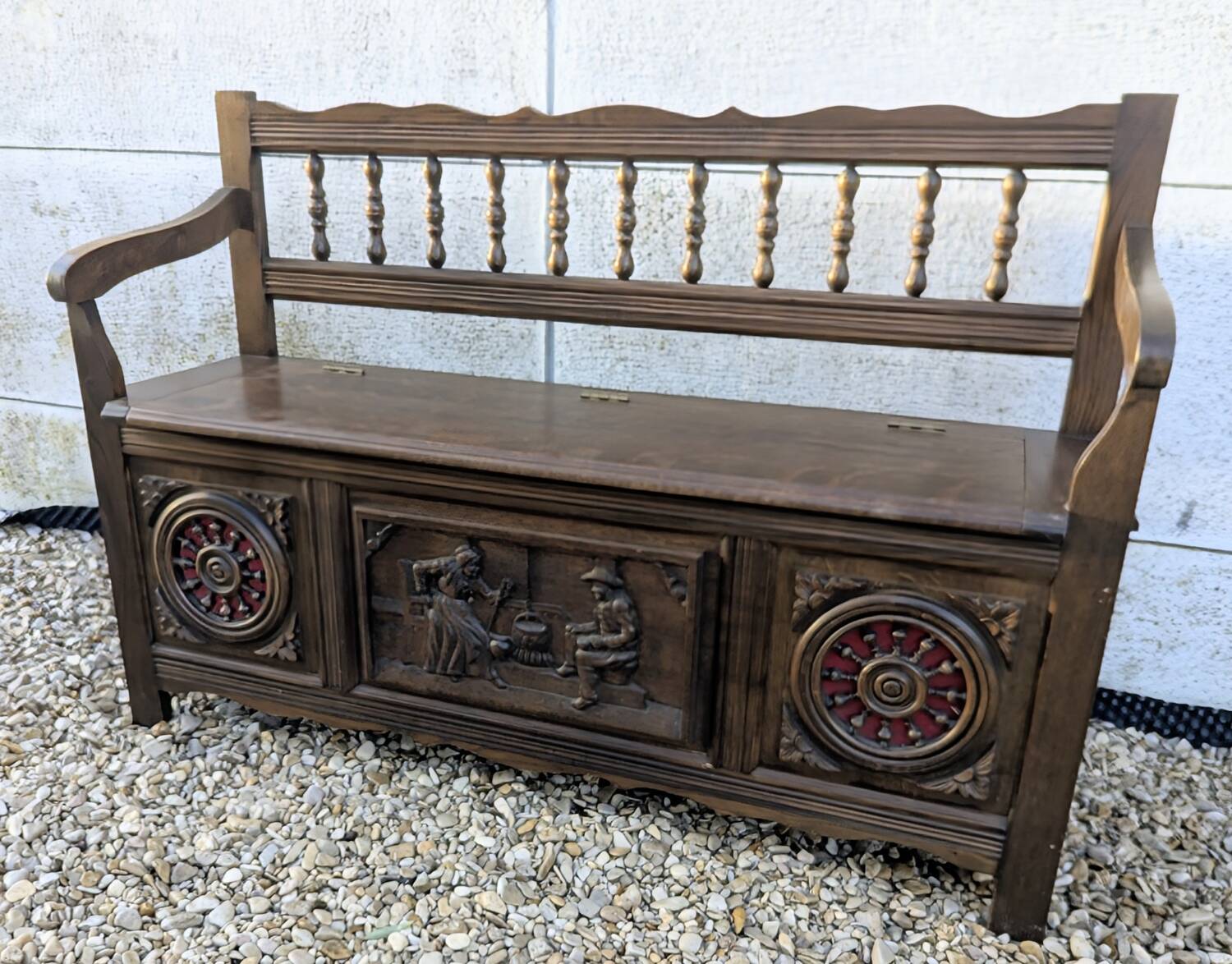 Large Breton storage bench for the entrance.