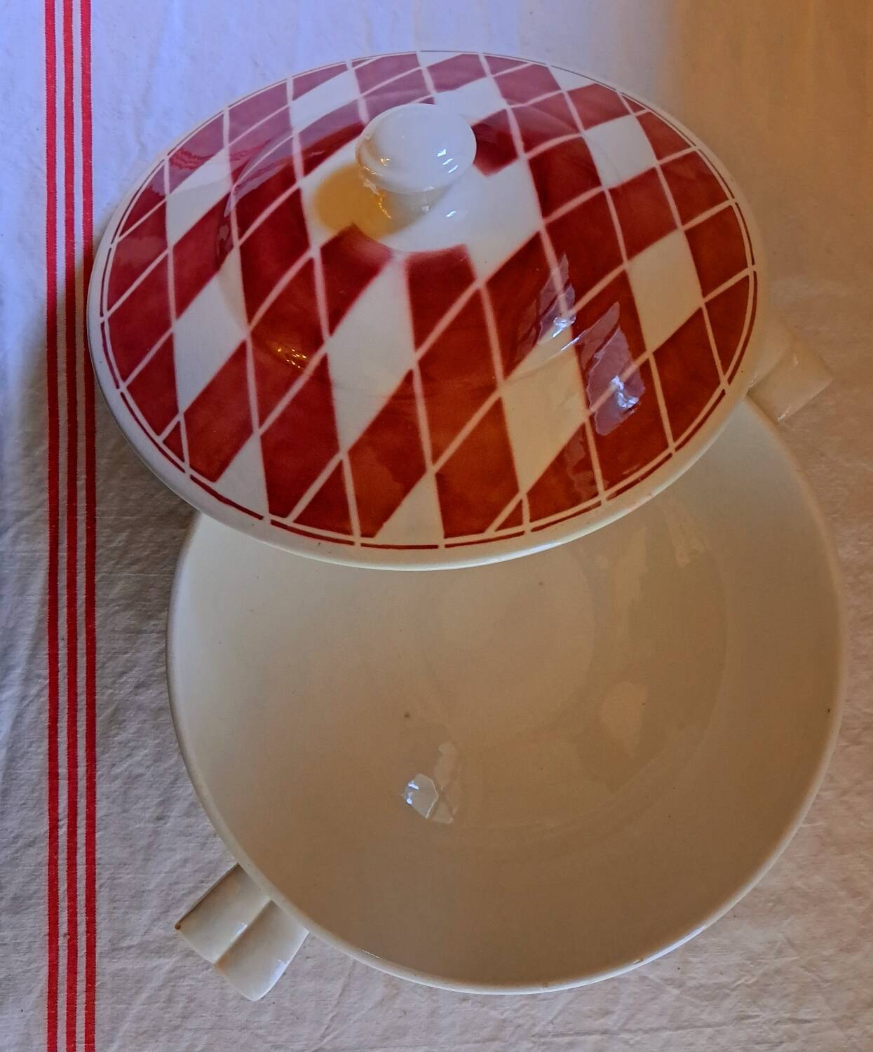 Suite of 11 plates and tureen Digoin Saarguemines